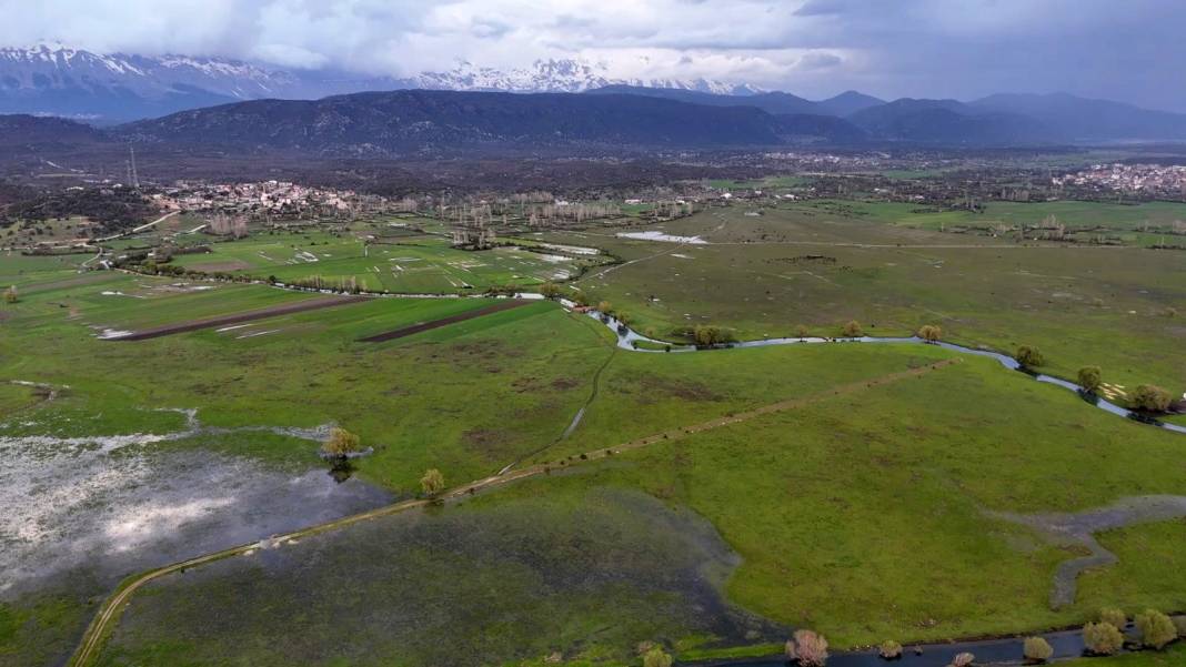 Konya'da masaldan çıkma, tablo gibi güzellik! Leylekler burada mola veriyor 8